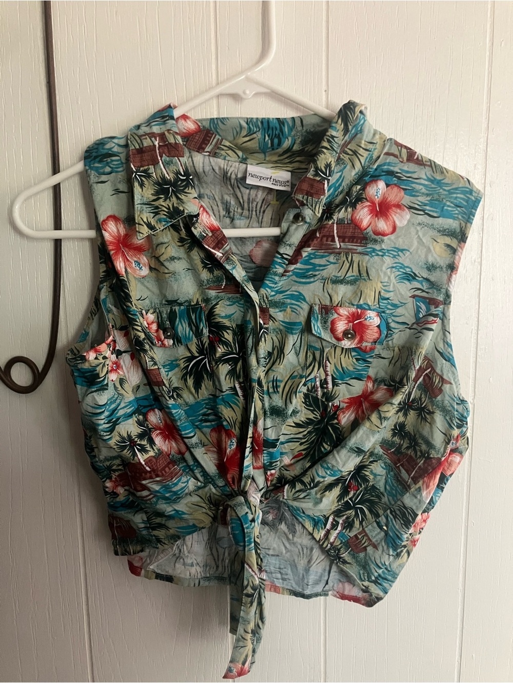 Vintage Newport News Tropical Hawiian Tie-Front Crop Top